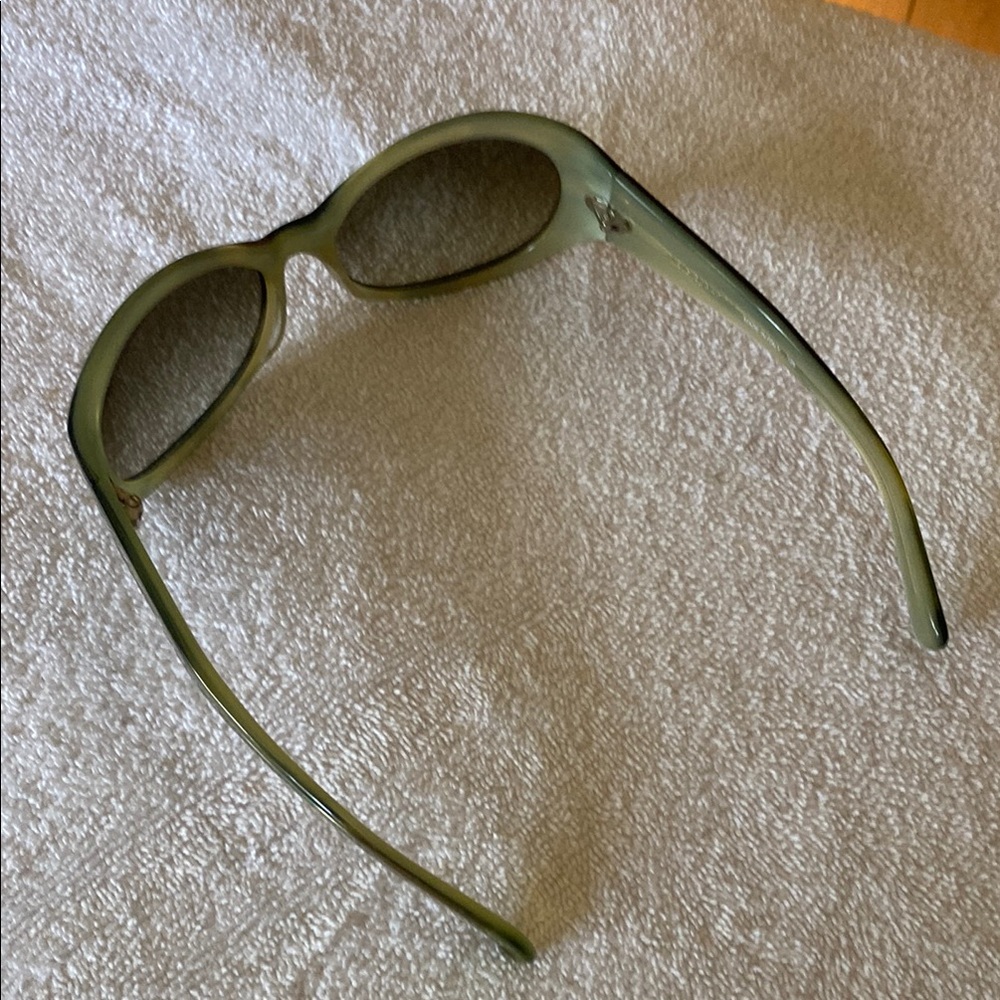 Kate Spade Olive Sunglasses with Black Case - Picture 2 of 2